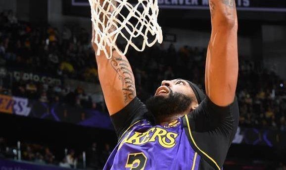 浓眉伤退乃虚惊一场？湖人补强前场阵容刻不容缓