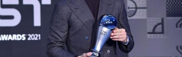 v体育app-C罗谈特别奖：无比尊敬FIFA 专业人士才懂球