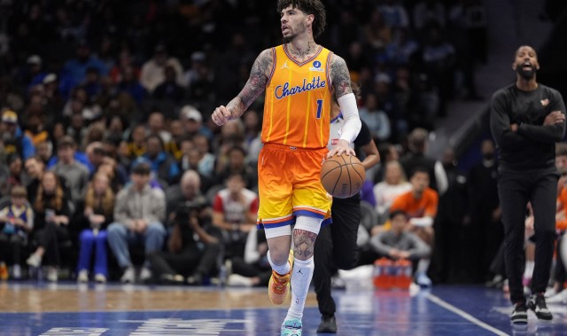 v体育app-拉梅洛·鲍尔：我们不该是现在这样的战绩 会继续努力提高成绩