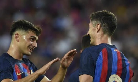 v体育-莱万诺坎普首秀露狰容，巴萨西甲冠军最低消费？